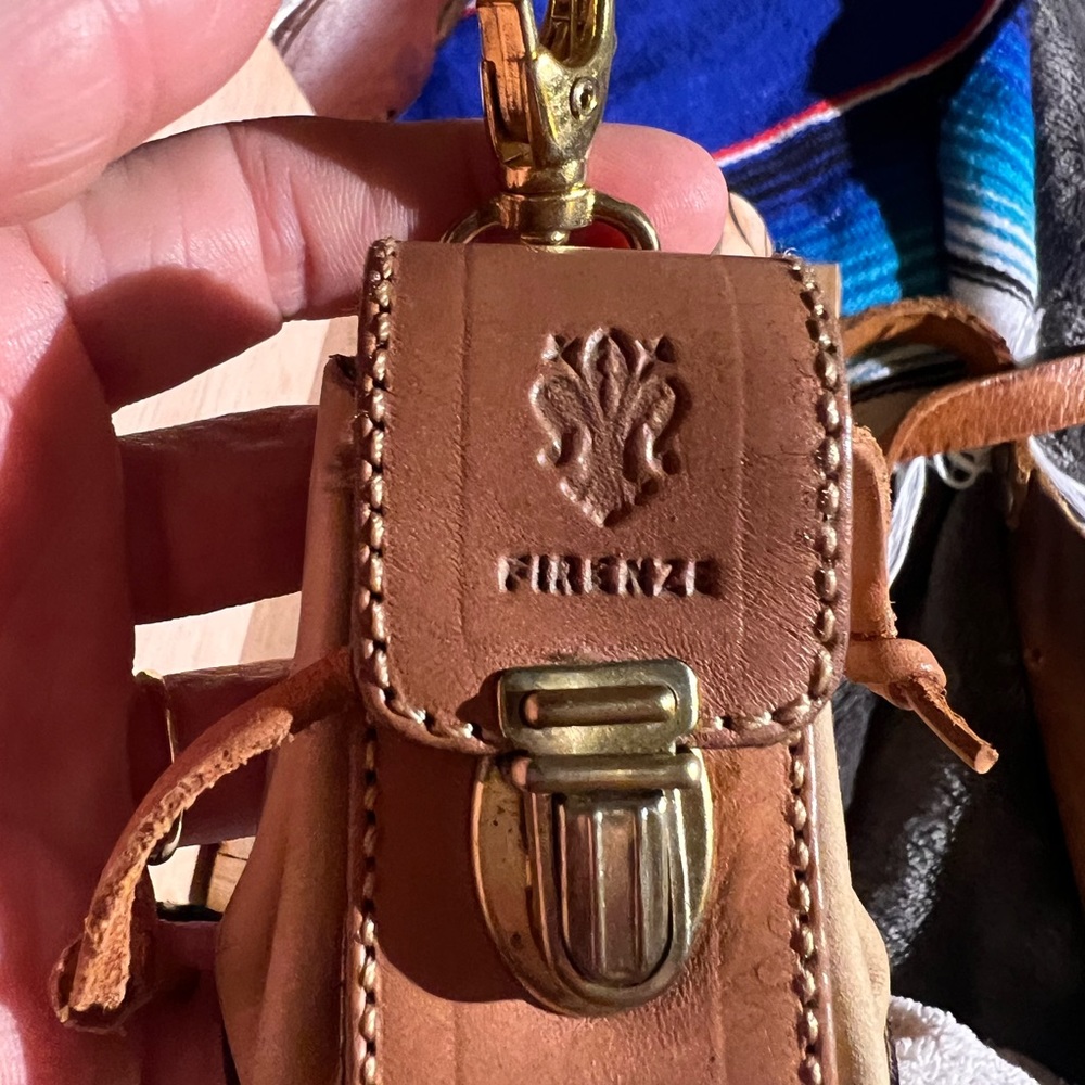 Vintage Leather Shoulder Bags Medium & Mini w/new wallet, storage box, sm. shawl - Picture 13 of 16